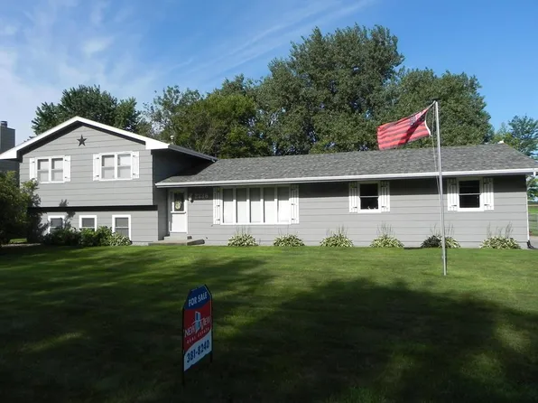 2836 Goldenrod Dr, Grand Island, NE 68801