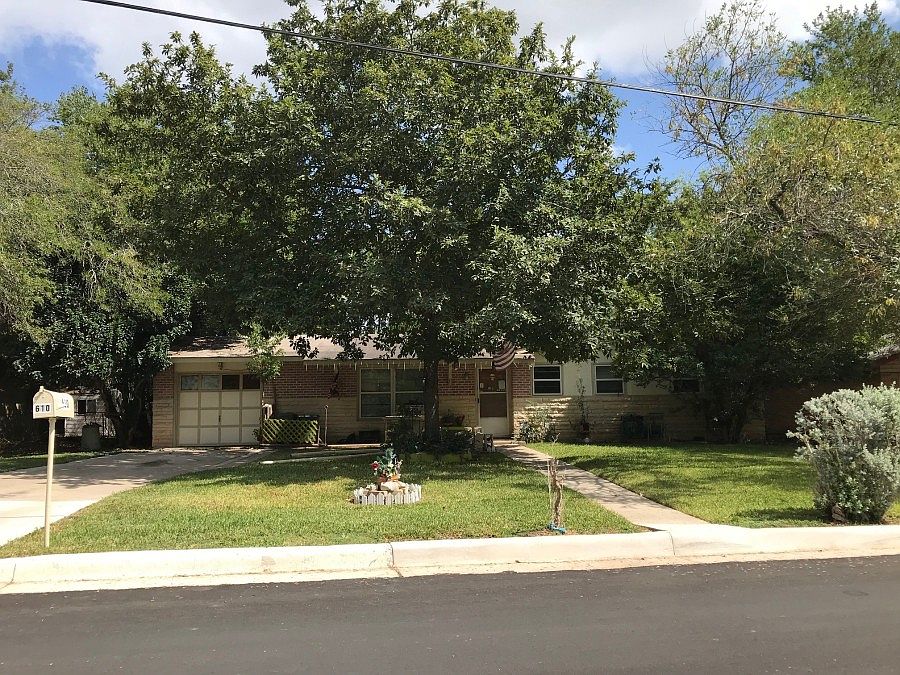 1st image of 610 E Langley Blvd