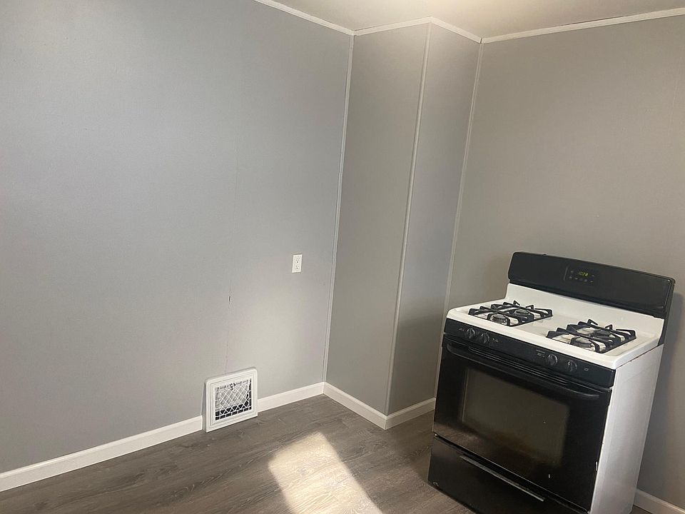 2nd image of 274 Hastings Ave