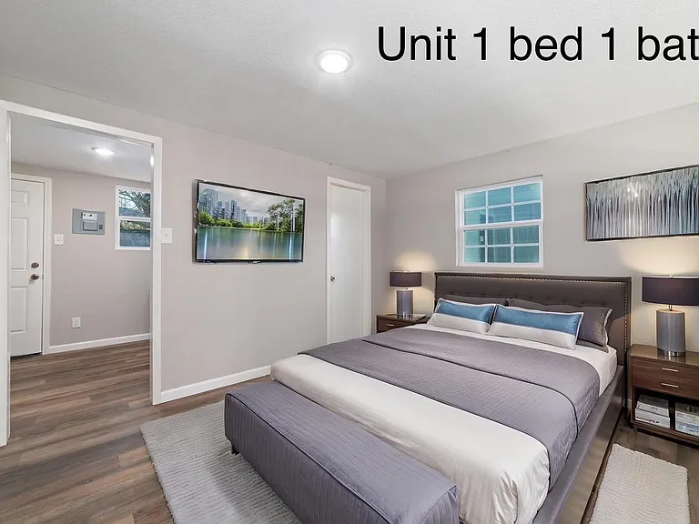 800 E Adoue St #1/2 — Photo 5