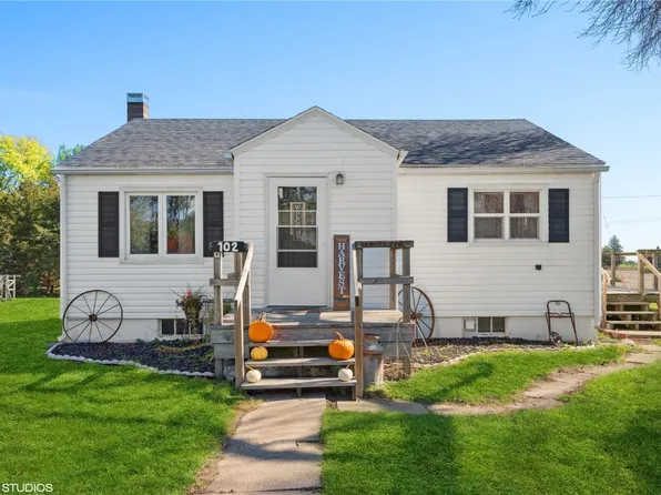 102 Lewis St, Mount Auburn, IA 52313