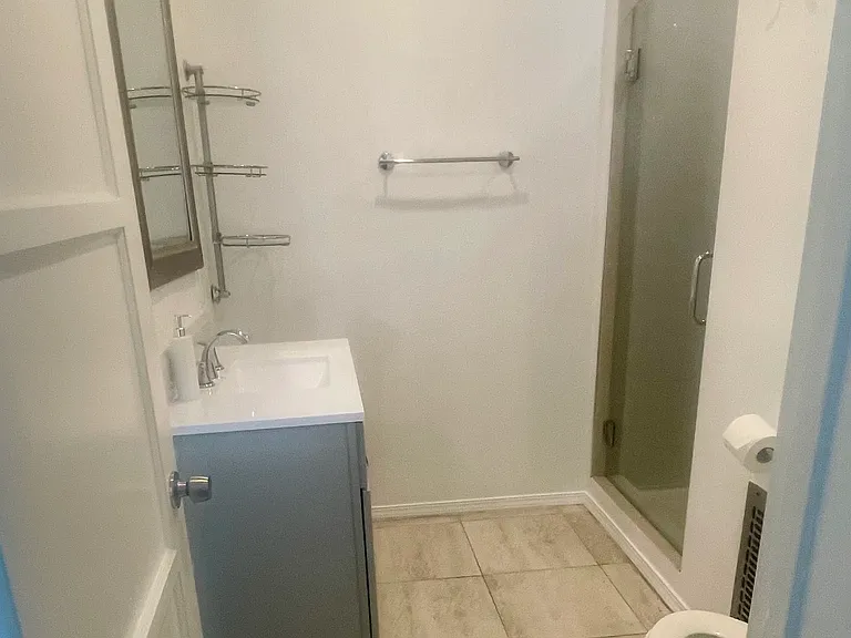 300 W Hillsdale St #1 — Photo 9