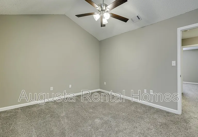 146 Chalet North Ct #146 — Photo 27