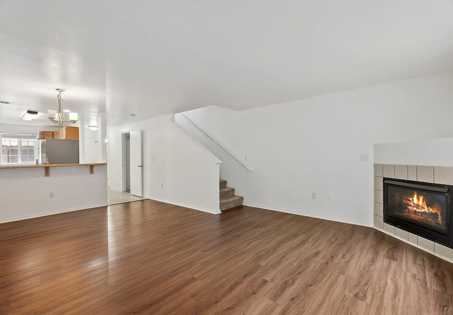 2 bed, 1100 sqft, $2,500 — Photo 4