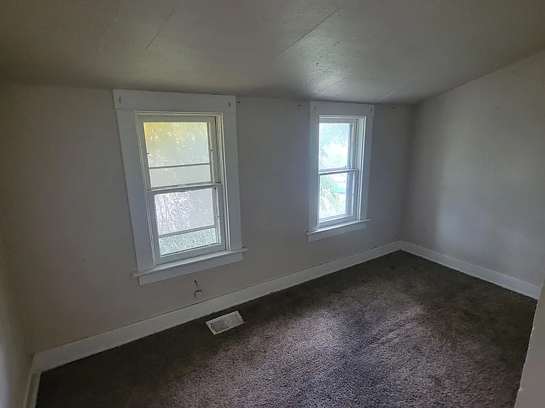 2112 N Astor St — Photo 10