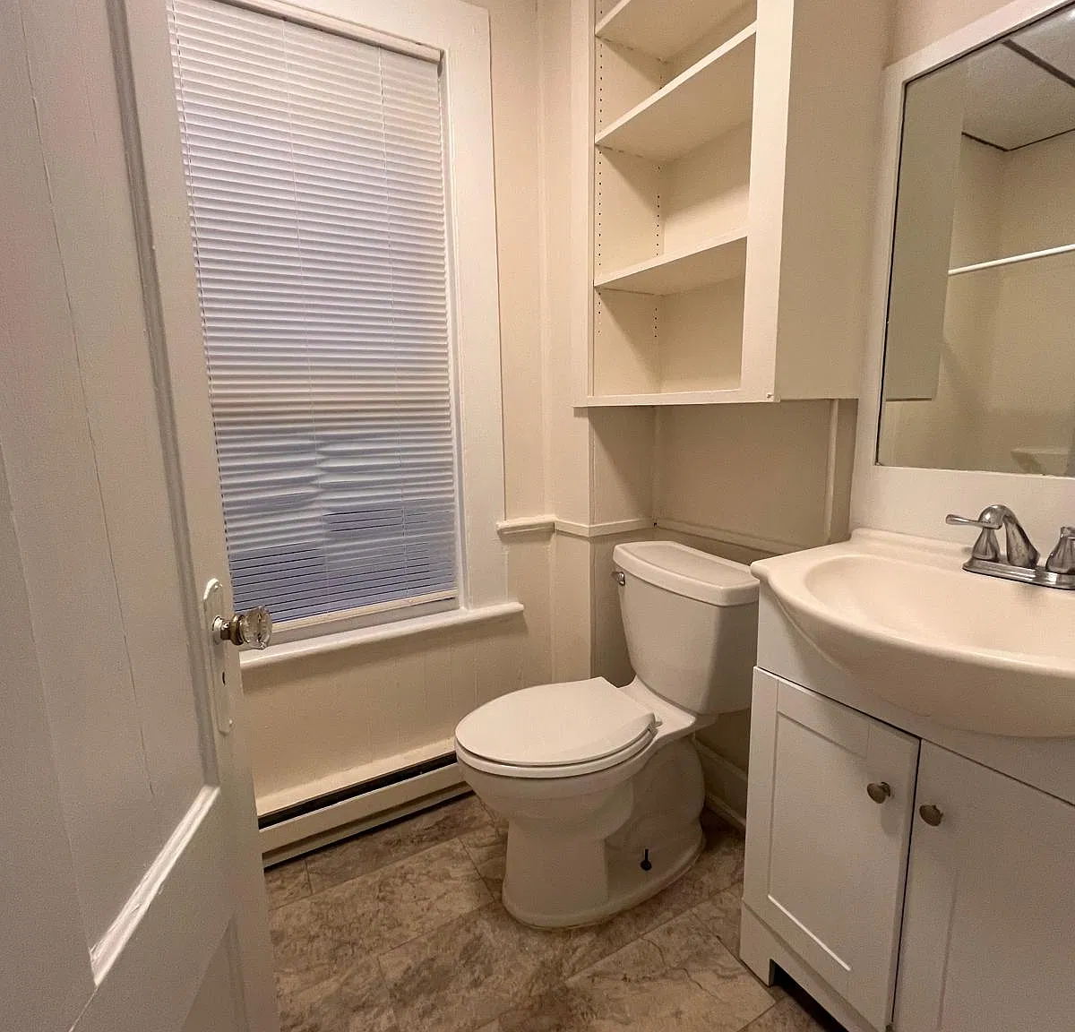 3 bed, 1050 sqft, $1,750 — Photo 4