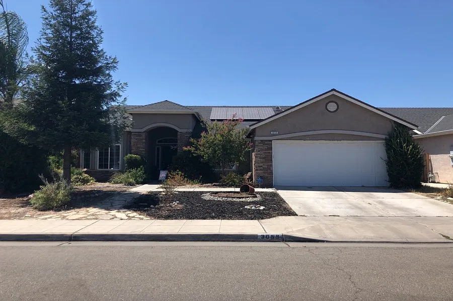 3059 N Filbert Ave photo 1