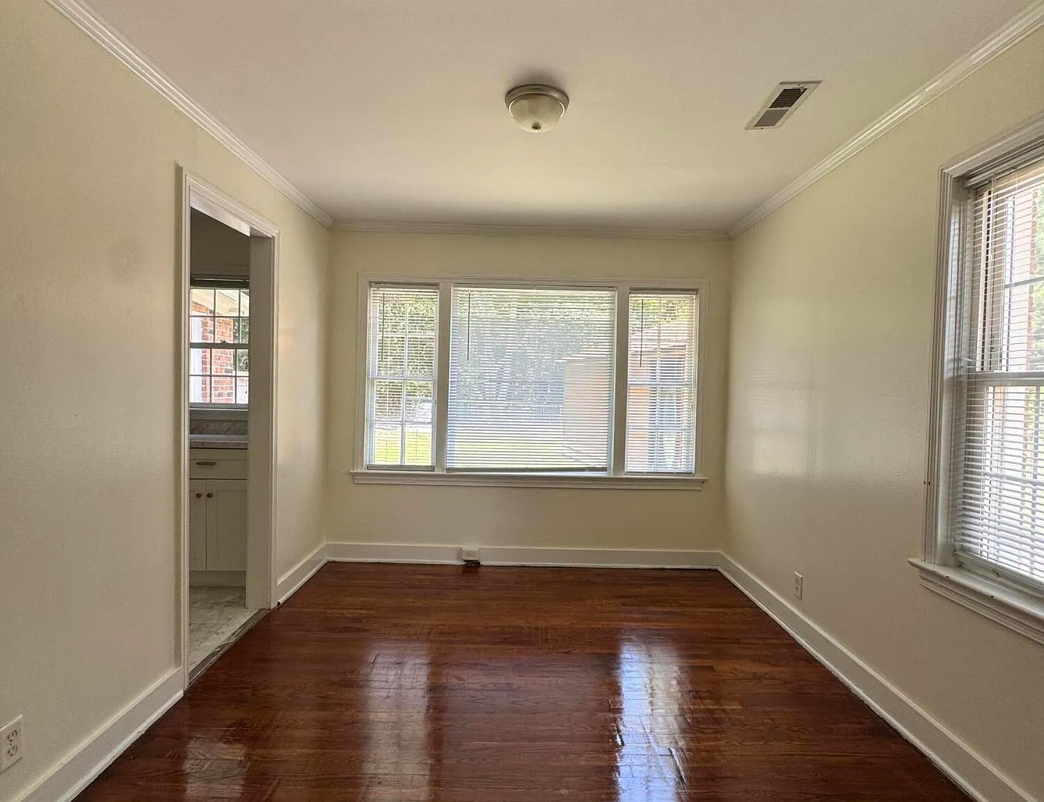3 bed, 1.5 bath, 1320 sqft, $1,950 — Photo 3