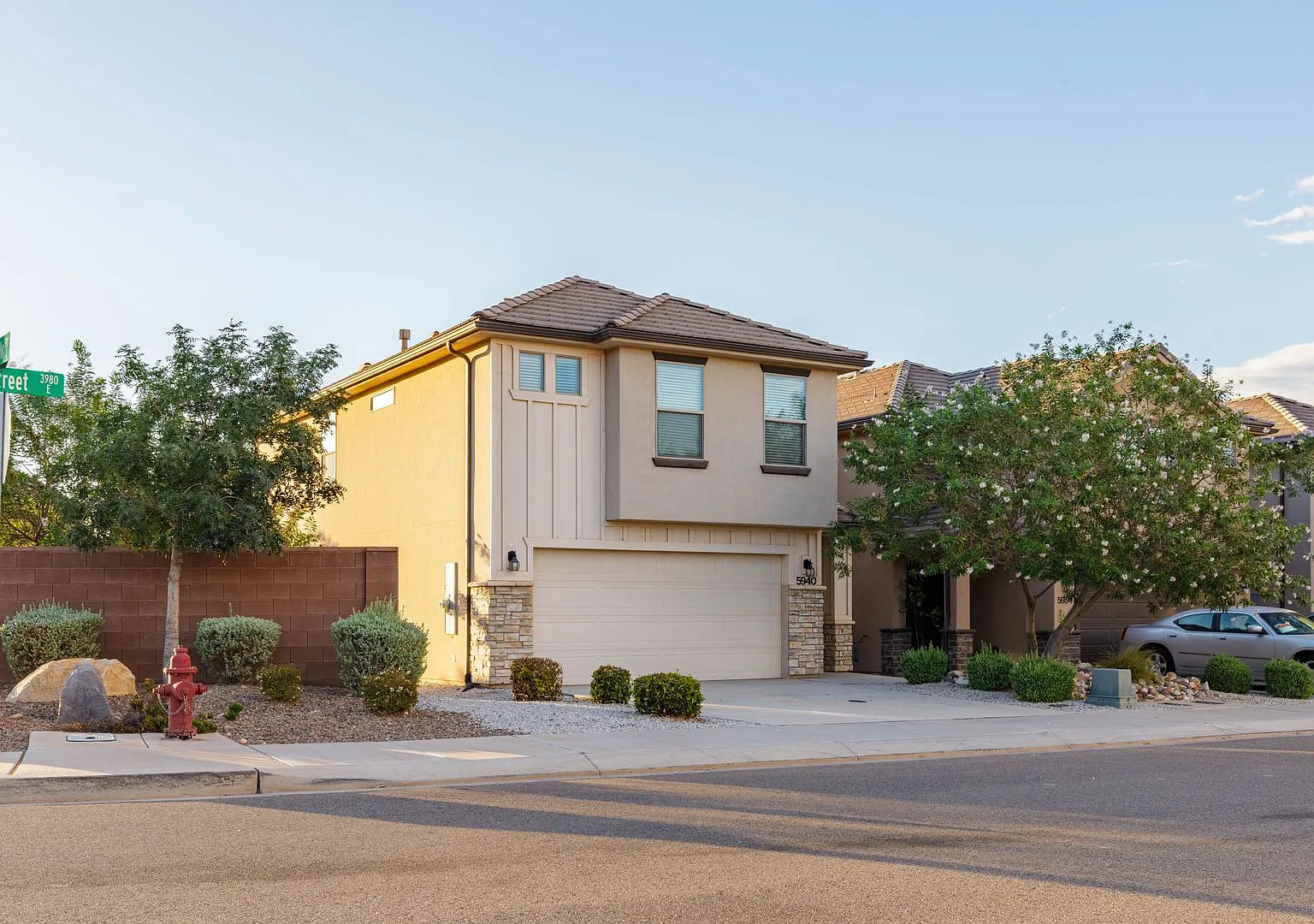 4 bed | 2 1/2 bath | 2 car garage in Desert Canyon with washer/dryer/fridge — Photo 2