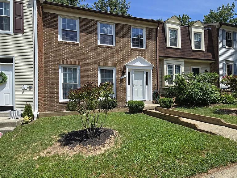 7925 Forest Path Way — Photo 2