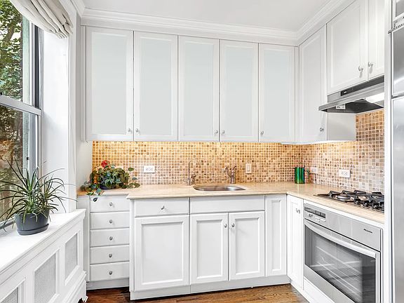 3rd image of 160 E 3rd St APT 2I