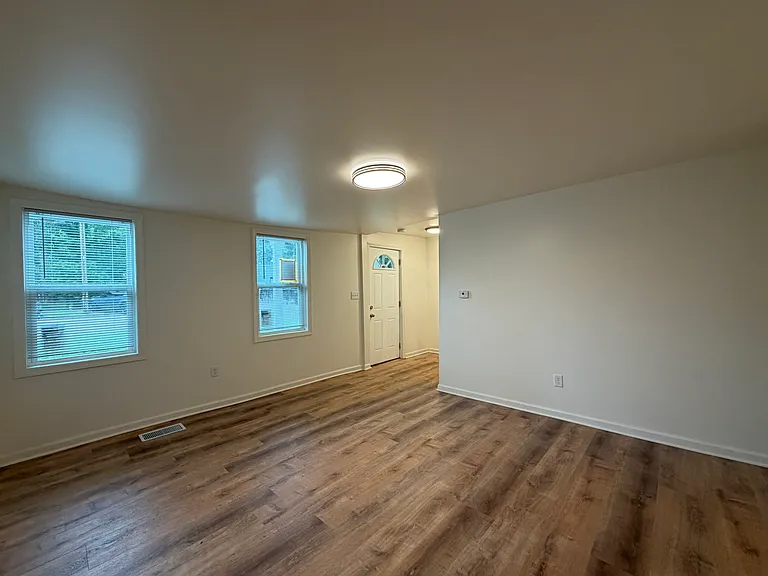 639 W Madison St — Photo 7