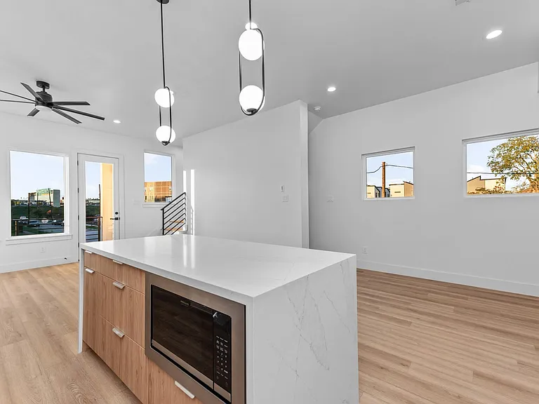 2314 Barbee St — Photo 6