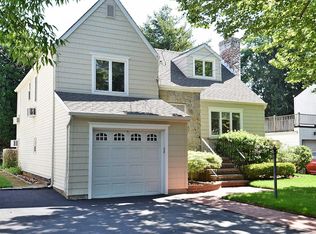 26 Walker St, Malverne, NY 11565