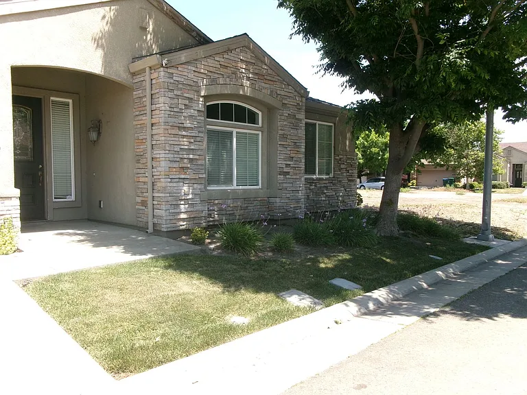 1508 Beck Cir — Photo 2