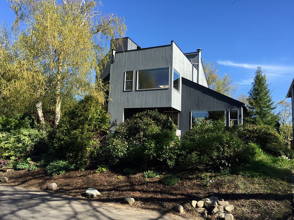 1st image of 429 14th Ave W