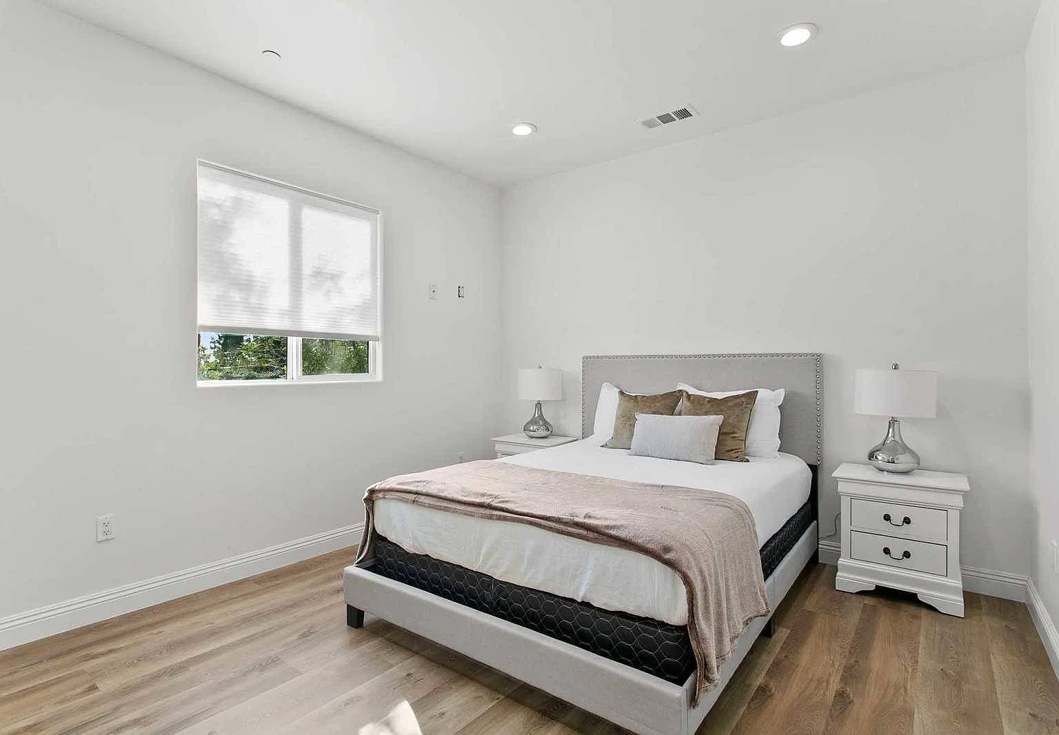 4 bed, 2457 sqft, $7,000 — Photo 4