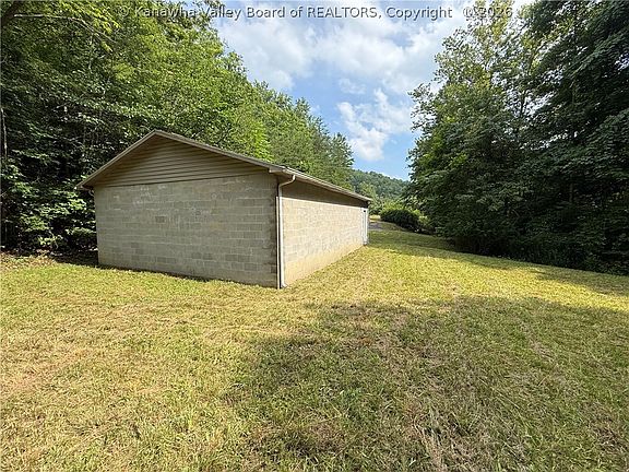 2nd image of 655 Drift Creek Rd