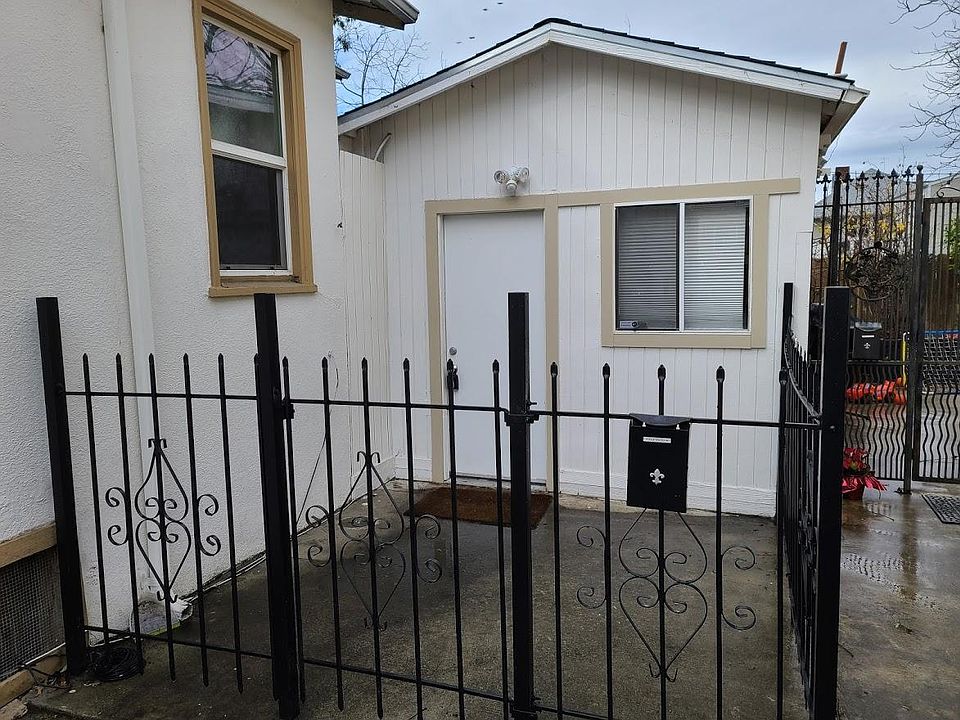 1st image of 1074 48th St