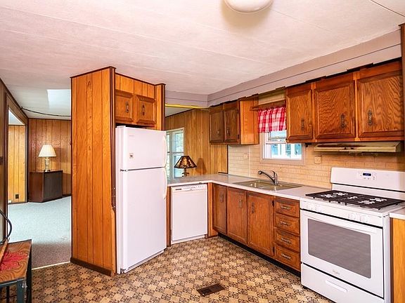 5th image of 2 Bayberry Ln