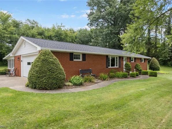 1715 Hillcrest Dr NW, Dover, OH 44622