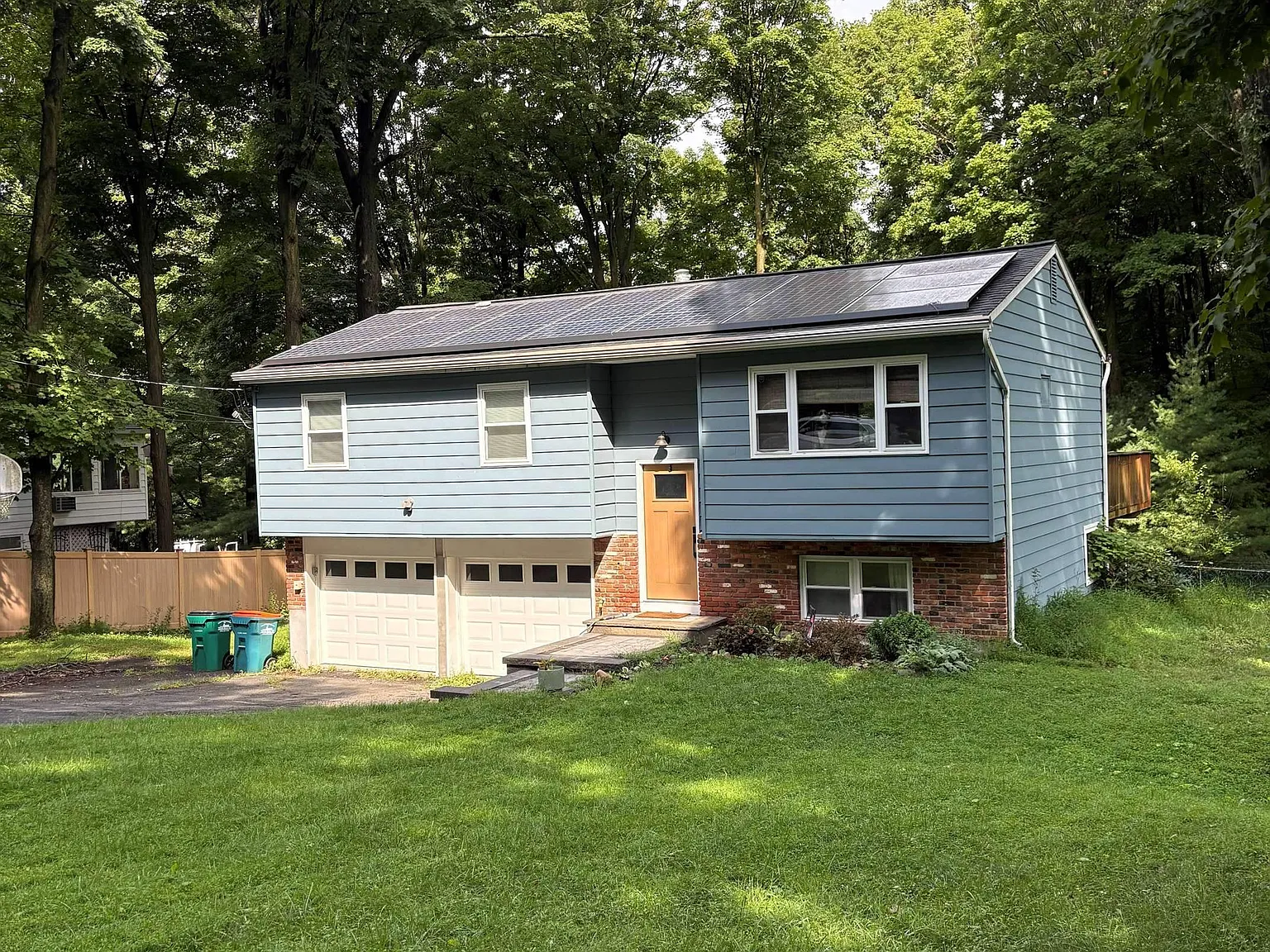 3 bed, 1.5 bath, 1410 sqft, $4,200 — Photo 1