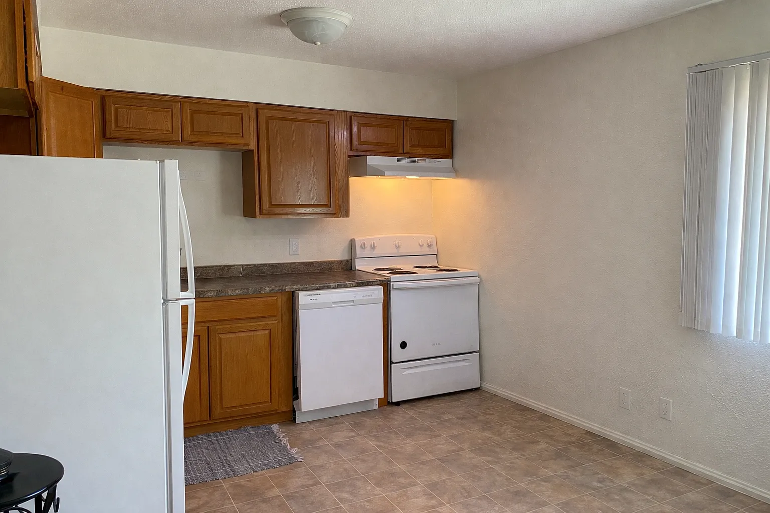 2 bed, 900 sqft, $975 — Photo 2