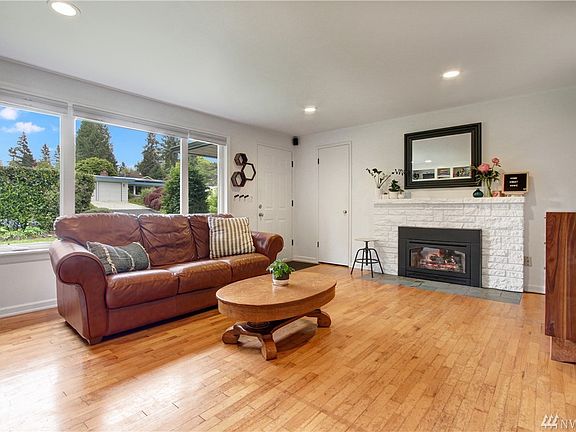 3rd image of 20825 1st Pl S