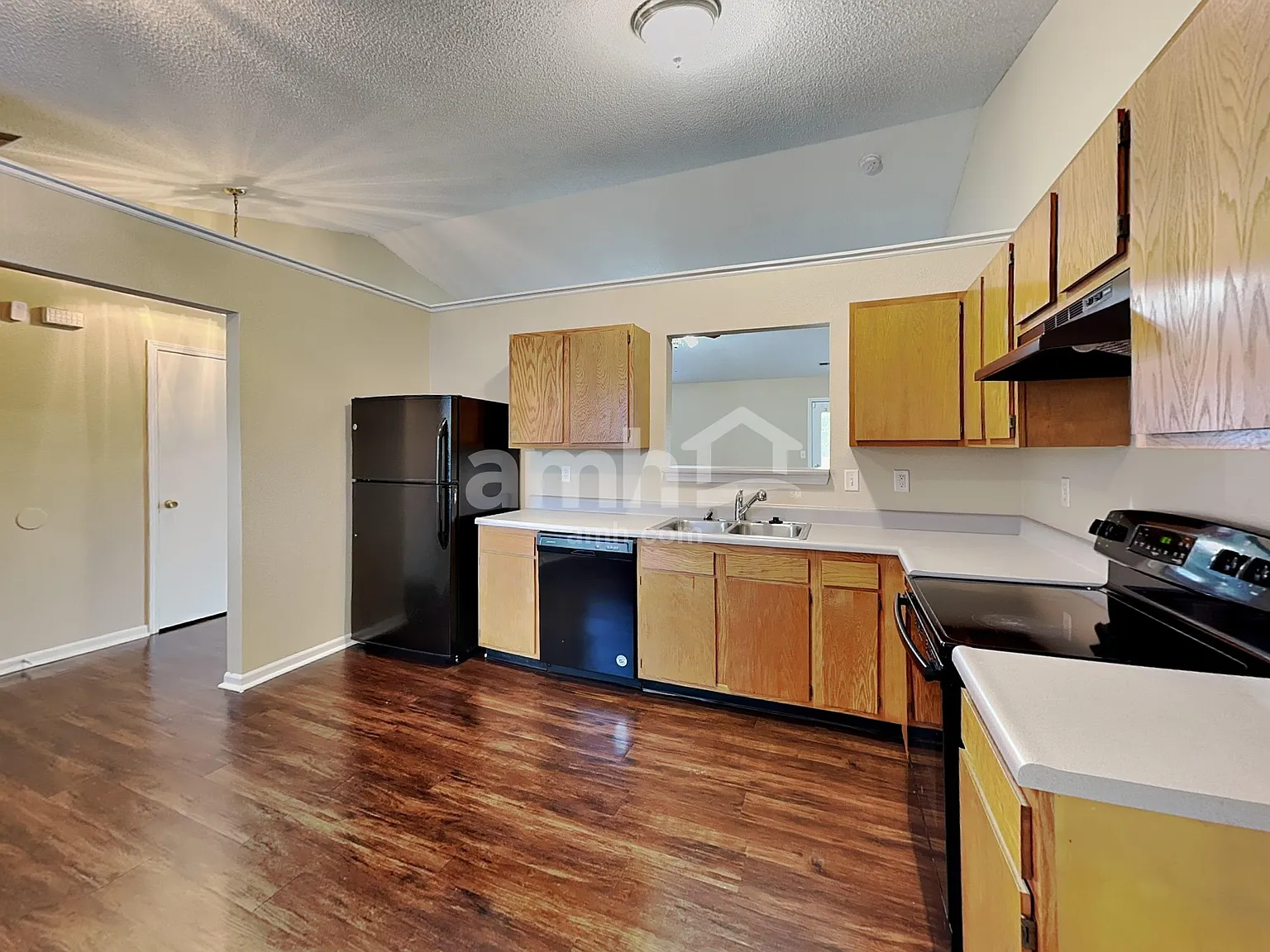 3 bed, 2.0 bath, 1394 sqft, $1,865 — Photo 3