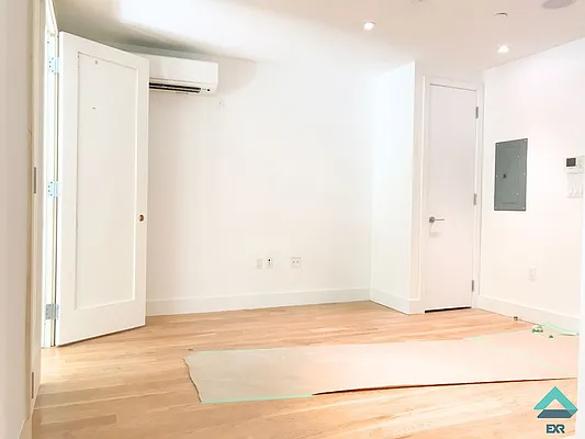 Rented by EXR | media 3