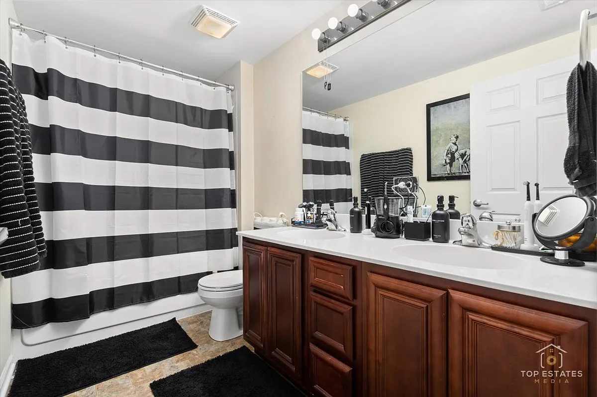 2 bed, 1284 sqft, $2,400 — Photo 4