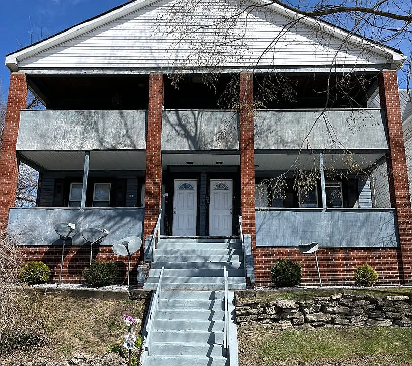 1413 Wellesley Ave