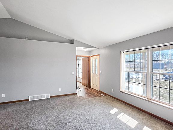 4th image of 31195 Willow Ave
