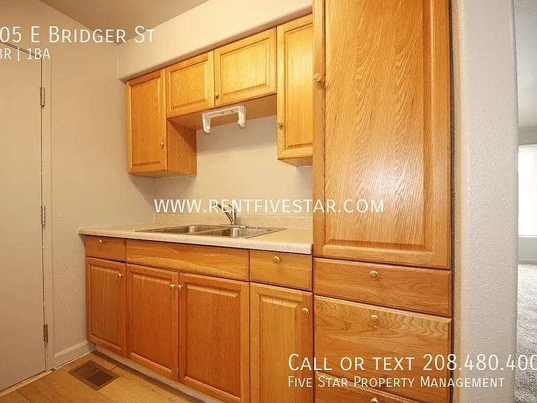 905 E Bridger St — Photo 5