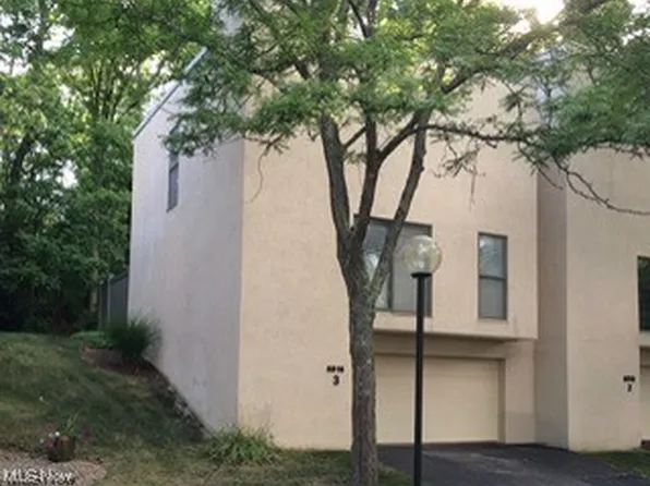 6816 Old Royalton Rd APT 3, Brecksville, OH 44141