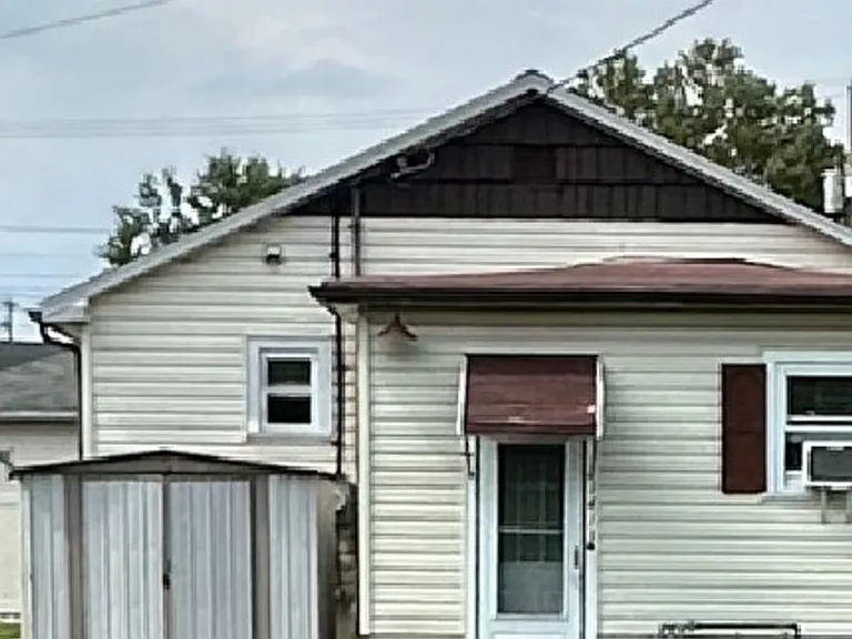 1413 E Caracas Ave — Photo 13