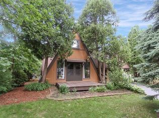 403 Meadow Ln, Lake In The Hills, IL 60156