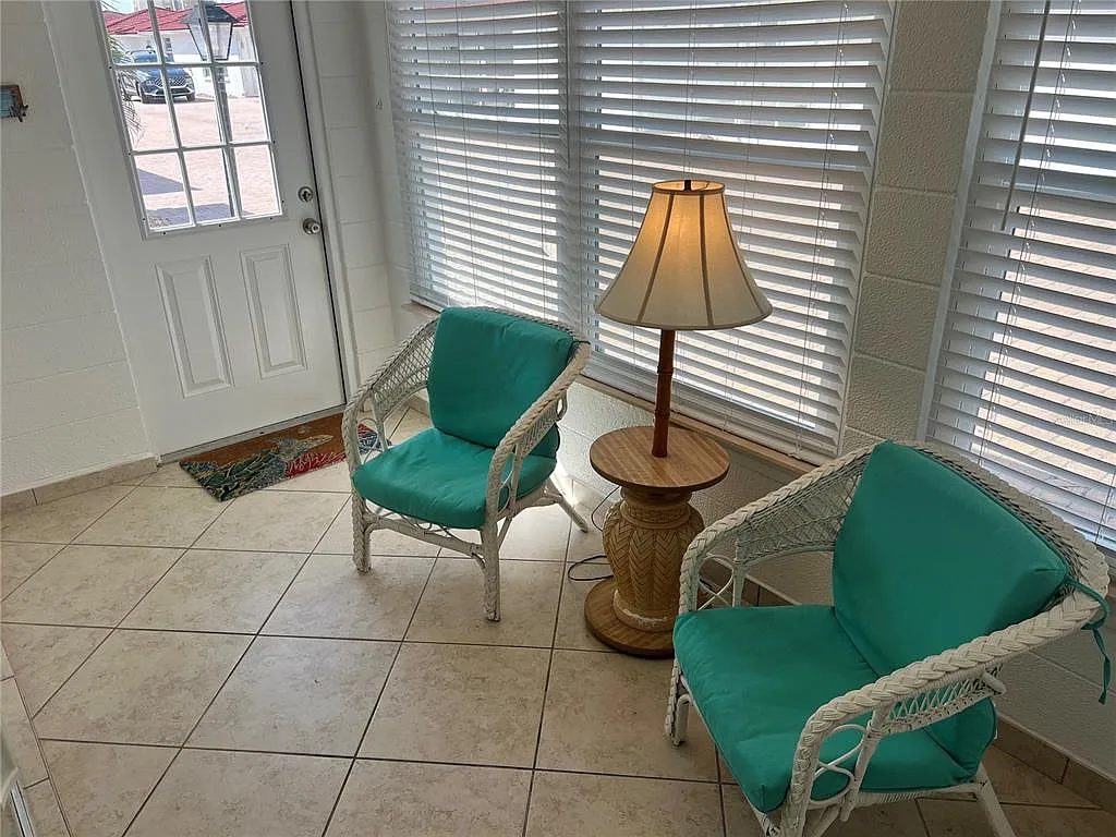 2 bed, 2.0 bath, 1064 sqft, $8,970 — Photo 3