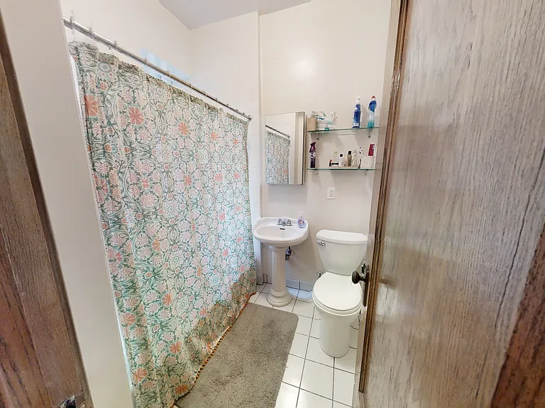 1253 W Grace St #2 — Photo 5