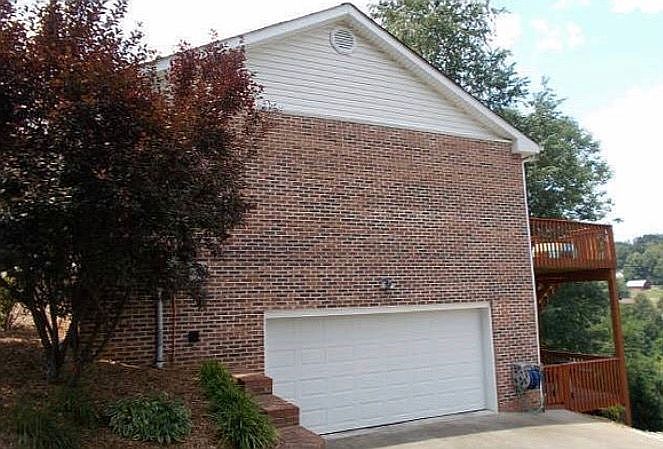 2nd image of 304 Blue Haven Dr