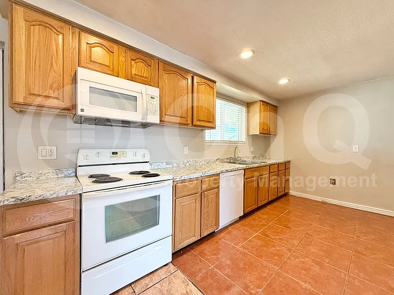 4009 N 48th Ave — Photo 20