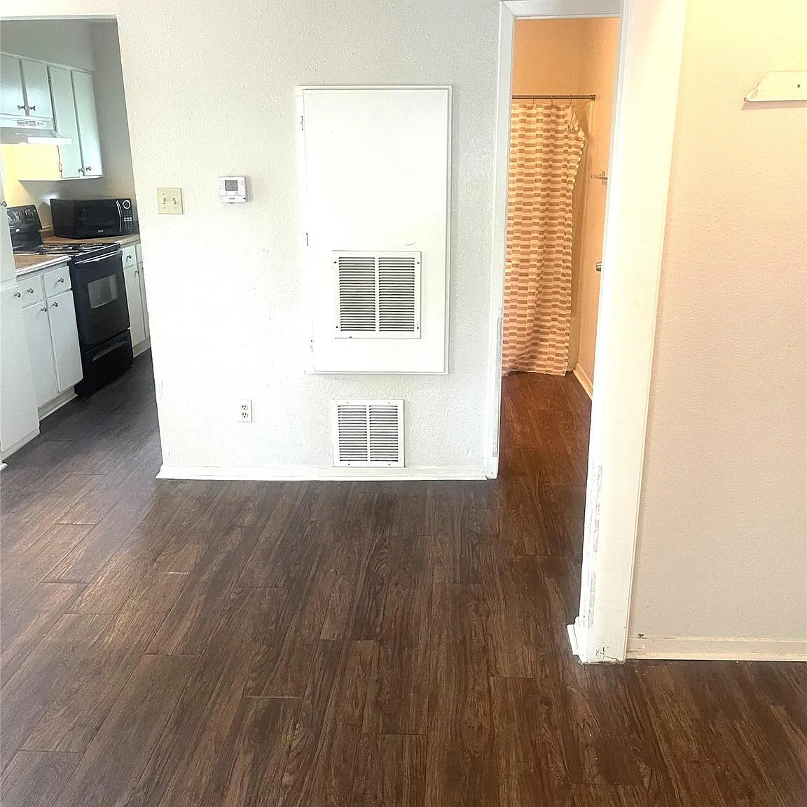 2 bed, 2.0 bath, 1025 sqft, $1,295 — Photo 2