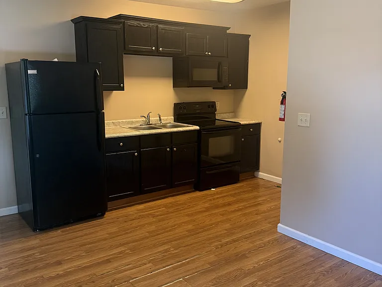 1056 N Main St #3 — Photo 1