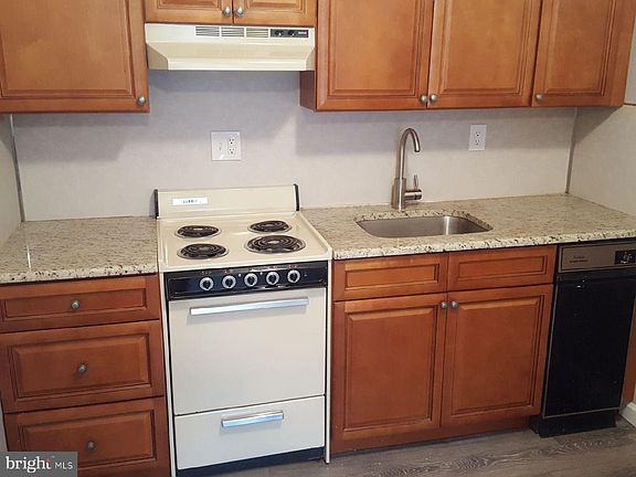 4th image of 1600 S 10th St Floor 1