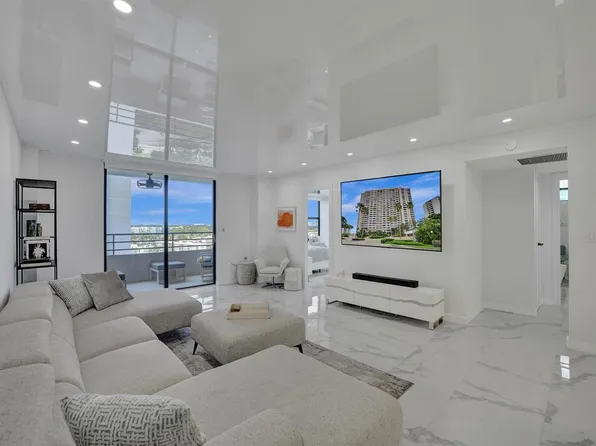 2500 Parkview Dr, Hallandale, FL