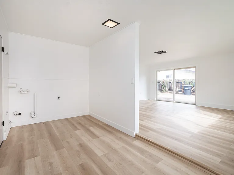 5201 Sky Pkwy — Photo 9