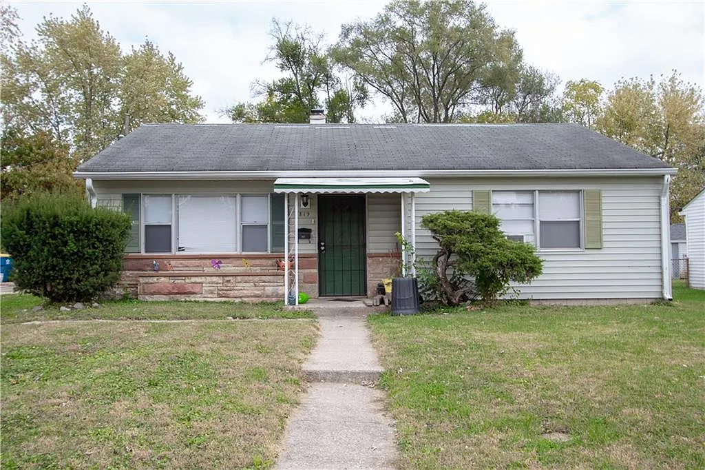 2819 Sangster Ave photo 1
