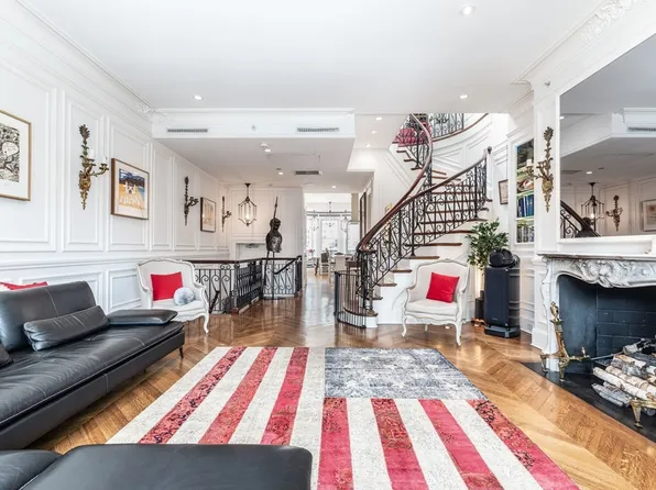 230 Commonwealth Ave, Boston, MA 02116