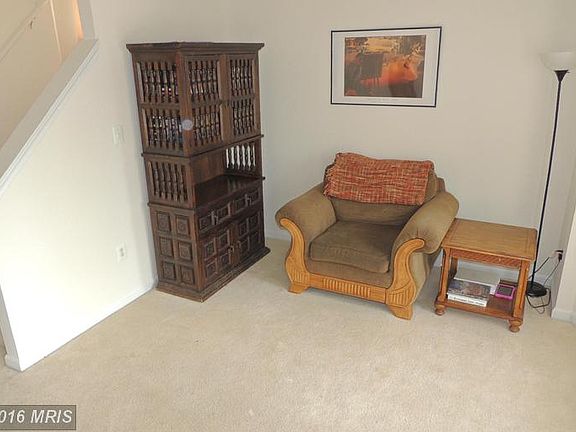 4th image of 736 Holly Crest Dr