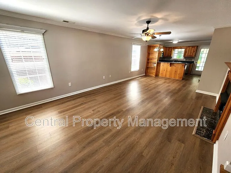 303 Rexford Dr — Photo 6